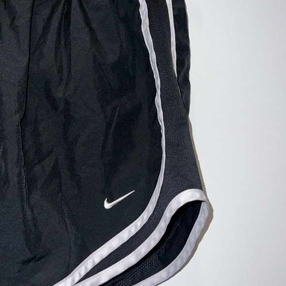 Nike Athletic Shorts (Old Swoosh) - Picture 3 of 4